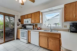 605 Davidson Dr, Minooka, IL 60447 - Photo 7