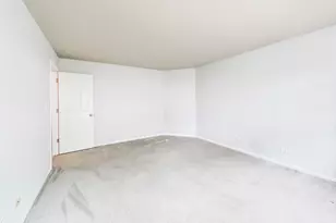 551 Cary Woods Cir, Cary, IL 60013 - Photo 25