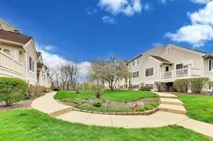 551 Cary Woods Cir, Cary, IL 60013 - Photo 3