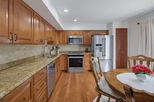 2426 Wild Cherry Ct, Aurora, IL 60506 - Photo 7