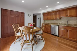 2426 Wild Cherry Ct, Aurora, IL 60506 - Photo 9