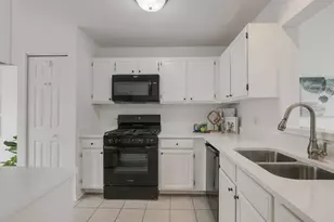 250 Wellington Cir, Gurnee, IL 60031 - Photo 5
