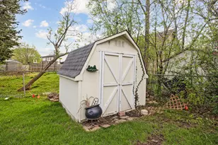 33 Walpole Rd, Elk Grove Village, IL 60007 - Photo 23