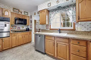 33 Walpole Rd, Elk Grove Village, IL 60007 - Photo 7