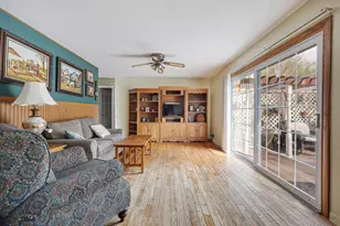 33 Walpole Rd, Elk Grove Village, IL 60007 - Photo 11