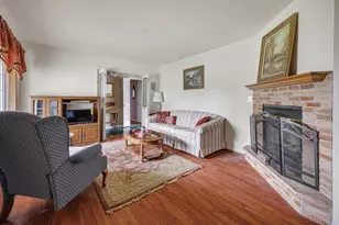 33 Walpole Rd, Elk Grove Village, IL 60007 - Photo 3