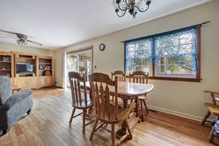 33 Walpole Rd, Elk Grove Village, IL 60007 - Photo 9