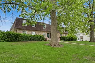 912 Crescent Dr, Champaign, IL 61821 - Photo 3