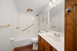 405 N Glengarry Dr, Geneva, IL 60134 - Photo 17
