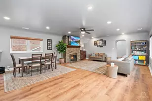 3850 W 93rd St, Evergreen Park, IL 60805 - Photo 5