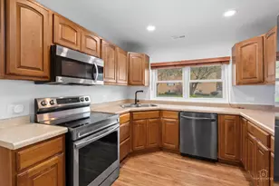 3850 W 93rd St, Evergreen Park, IL 60805 - Photo 11