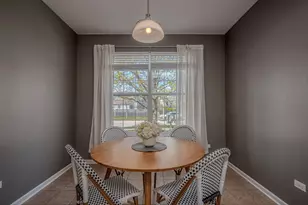 758 Oak Hollow Dr, Crystal Lake, IL 60014 - Photo 9