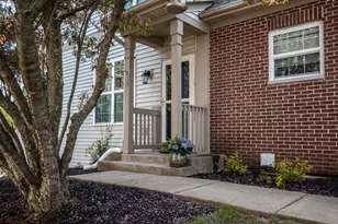 758 Oak Hollow Dr, Crystal Lake, IL 60014 - Photo 3