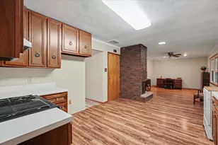 105 S Meadowhill Ln, Mahomet, IL 61853 - Photo 9