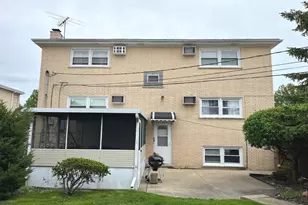8632 Leclaire Ave, Burbank, IL 60459 - Photo 3