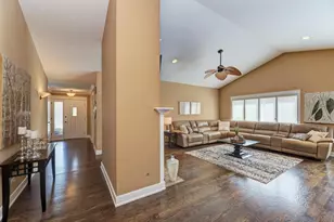 42 Royal Ln, Bloomingdale, IL 60108 - Photo 9