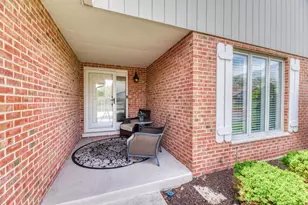 42 Royal Ln, Bloomingdale, IL 60108 - Photo 3