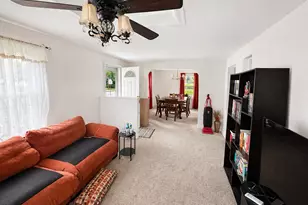 913 Flossmoor Ave, Waukegan, IL 60085 - Photo 5