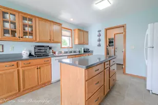 2436 Kristi Ln, Rockford, IL 61102 - Photo 9