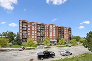 5555 N Cumberland Ave, Chicago, IL 60656 - Photo 1