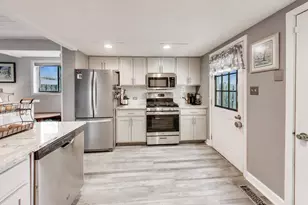 391 Meadow Green Ln, Round Lake Beach, IL 60073 - Photo 5
