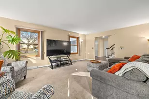 669 E Carpenter Dr, Palatine, IL 60074 - Photo 11