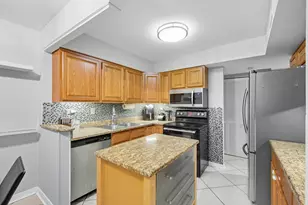 2312 Hyde Ct, Schaumburg, IL 60194 - Photo 7