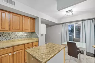 2312 Hyde Ct, Schaumburg, IL 60194 - Photo 9