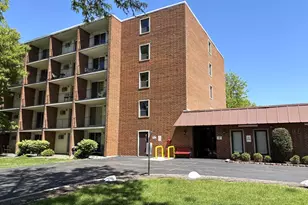 255 S West Ave S, Elmhurst, IL 60126 - Photo 1