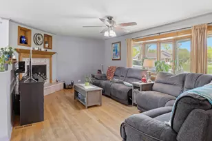 770 Woodlawn St, Hoffman Estates, IL 60169 - Photo 3