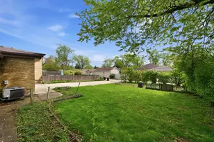 9527 Lowell Ave, Skokie, IL 60076 - Photo 23