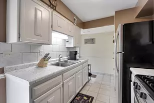 4096 Quincy Ct, Streamwood, IL 60107 - Photo 5