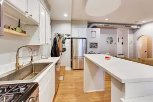 643 W Roscoe St, Chicago, IL 60657 - Photo 9