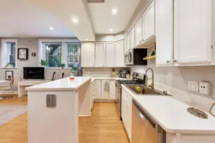 643 W Roscoe St, Chicago, IL 60657 - Photo 7