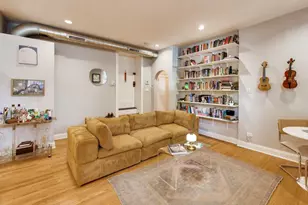 643 W Roscoe St, Chicago, IL 60657 - Photo 3