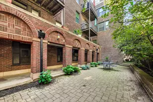 643 W Roscoe St, Chicago, IL 60657 - Photo 15