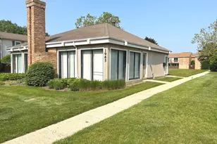 1870 Huntington Blvd, Hoffman Estates, IL 60169 - Photo 17
