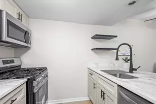 1870 Huntington Blvd, Hoffman Estates, IL 60169 - Photo 9