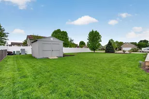 300 Arrowhead Dr, Minooka, IL 60447 - Photo 31