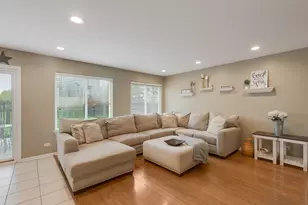 274 Jasmine Cir, Lindenhurst, IL 60046 - Photo 9