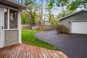 6N051 Oakwood Dr, Saint Charles, IL 60174 - Photo 9