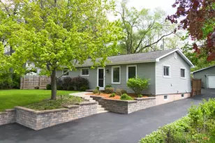 6N051 Oakwood Dr, Saint Charles, IL 60174 - Photo 5