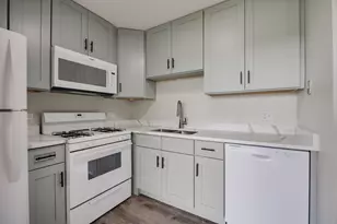 117 Gant Cir, Streamwood, IL 60107 - Photo 5