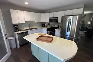 201 Lilac Ln, North Aurora, IL 60542 - Photo 5