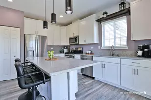 716 S Winchester Dr, Round Lake, IL 60073 - Photo 9