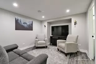 716 S Winchester Dr, Round Lake, IL 60073 - Photo 25
