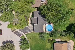 2929 Northcreek Dr, Woodridge, IL 60517 - Photo 35