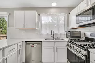 565 Ascot Ln, Streamwood, IL 60107 - Photo 9