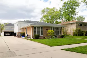 2124 Westview Dr, Des Plaines, IL 60018 - Photo 1