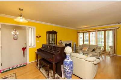 2124 Westview Drive, Des Plaines, IL 60018 - Photo 13
